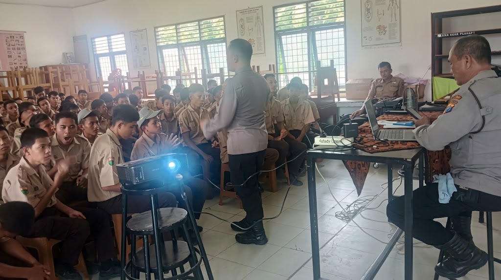 SMAN 1 Tebing Syahbandar - Polisi Edukasi Pelajar soal Bahaya Narkoba di SMAN 1 Tebing Syahbandar